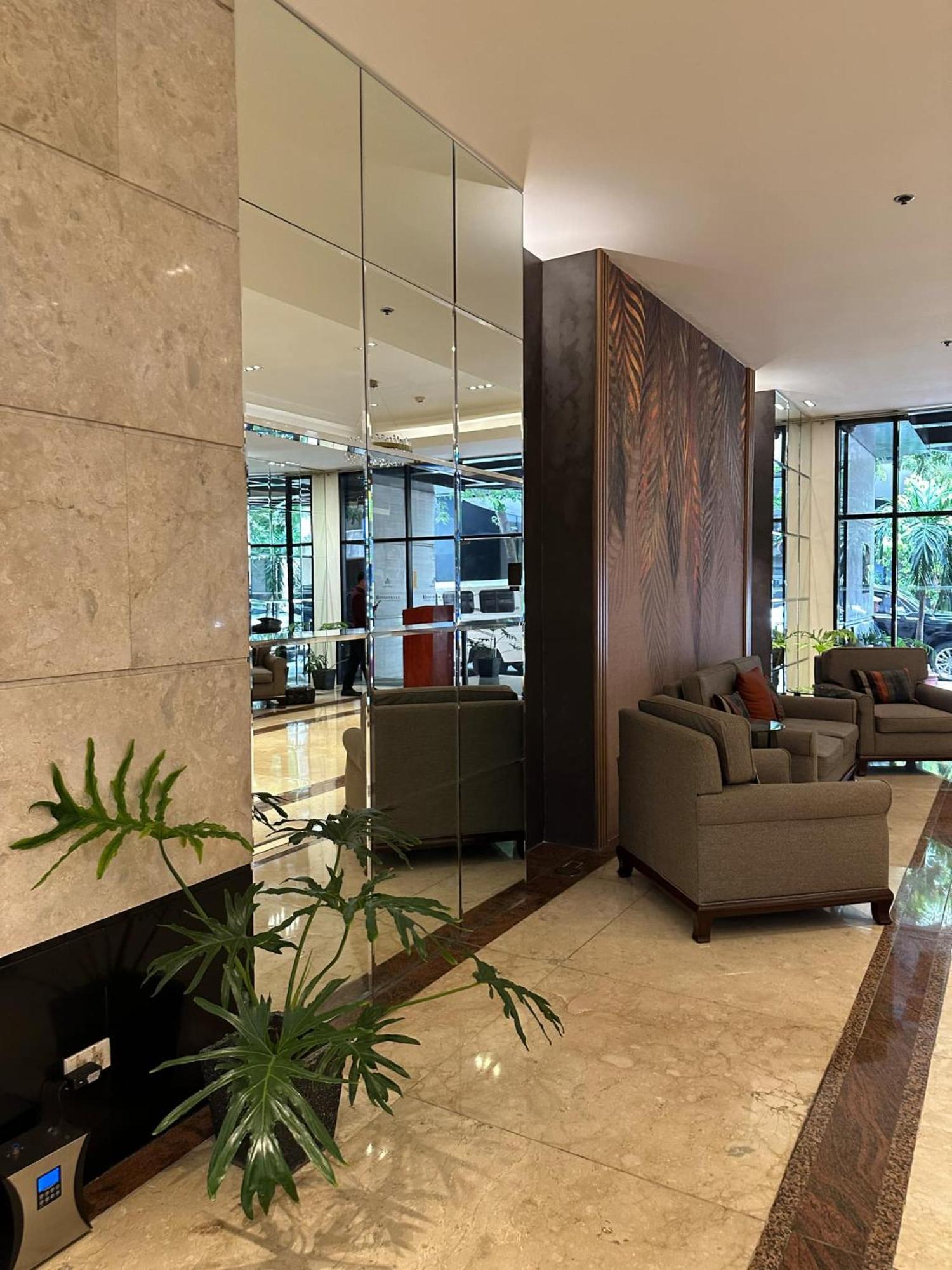 One Bedroom With Balcony By Christine Suites Ph In Greenbelt Radisson Makati City Esterno foto