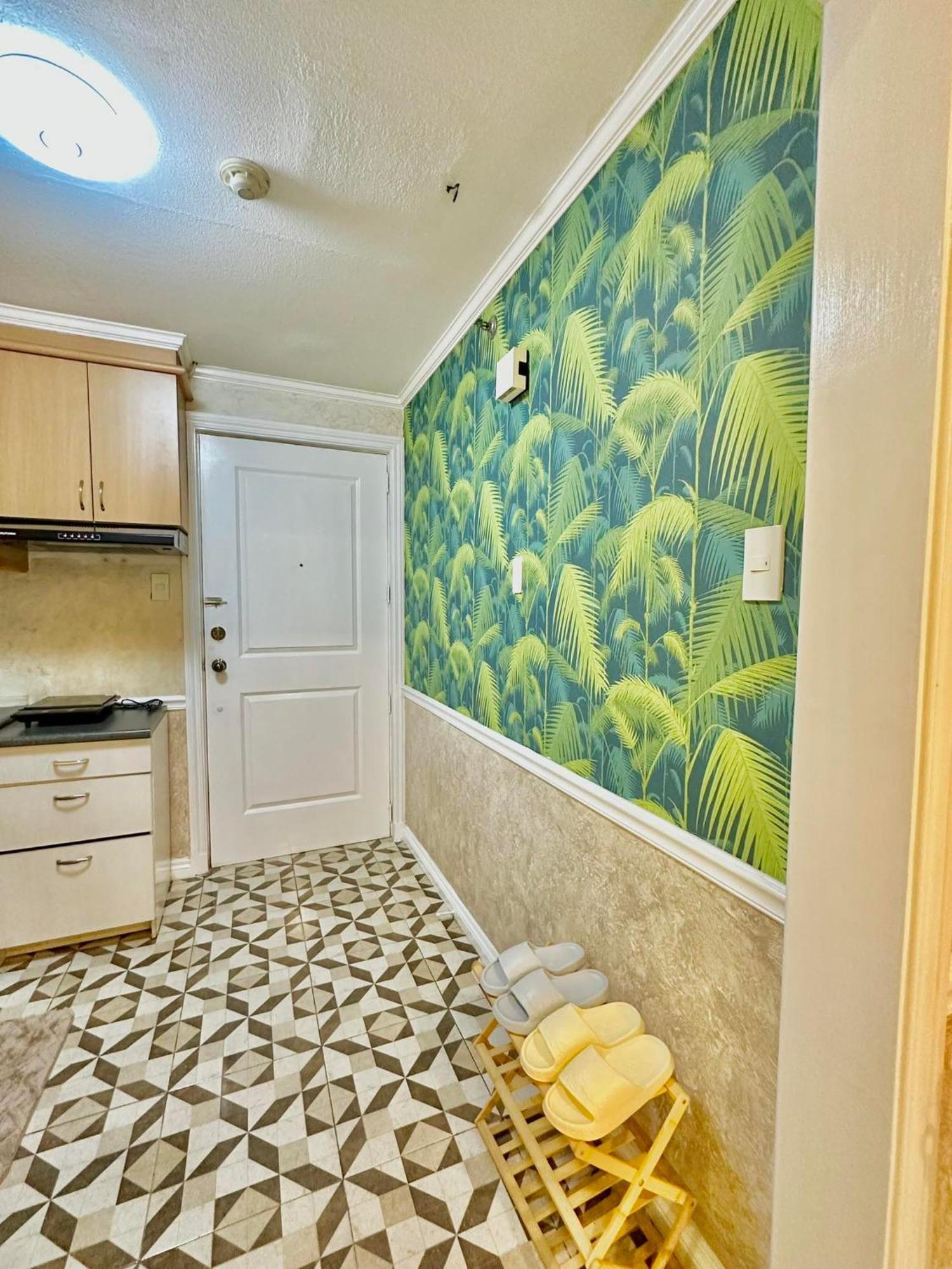 One Bedroom With Balcony By Christine Suites Ph In Greenbelt Radisson Makati City Esterno foto