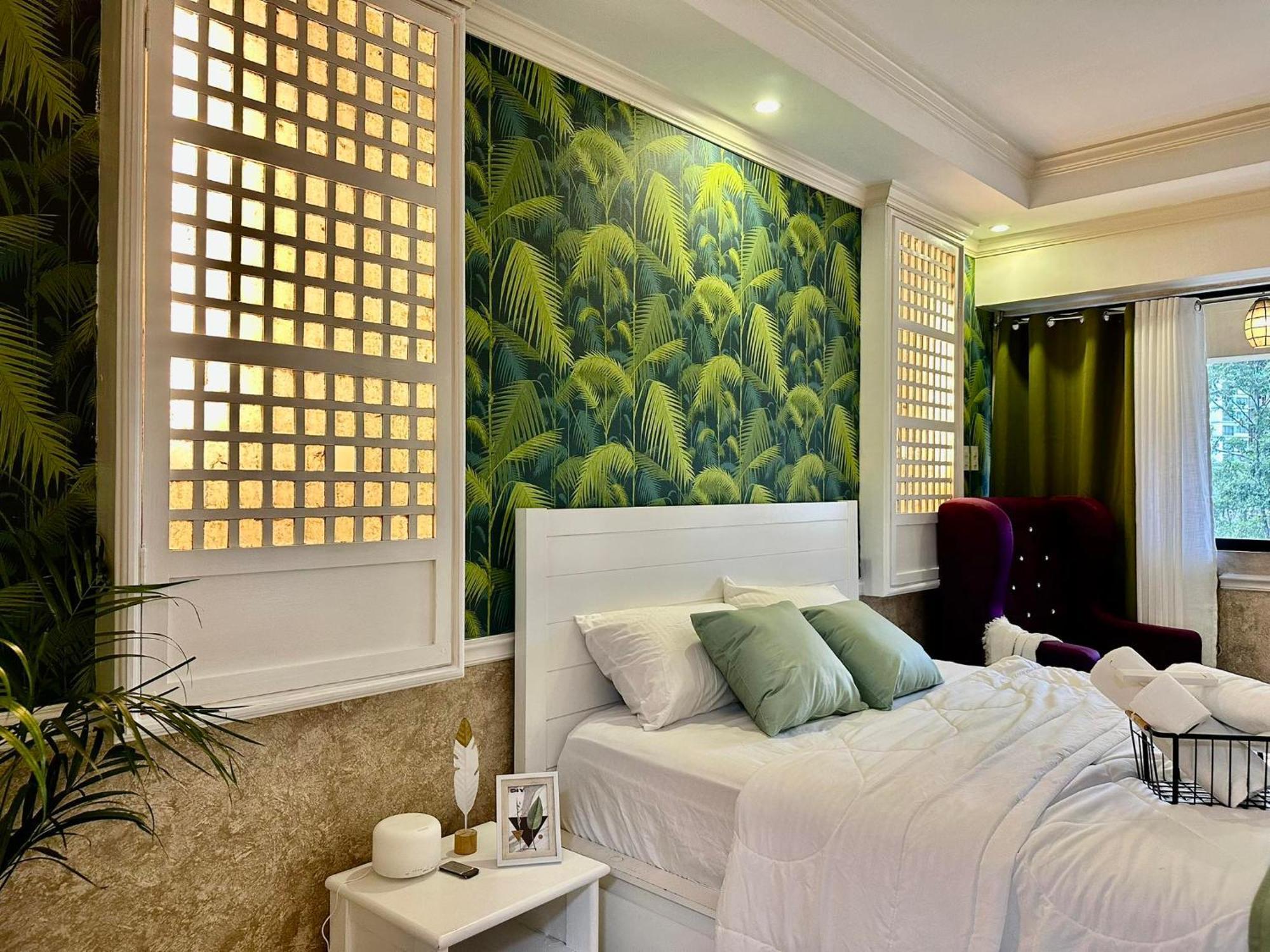One Bedroom With Balcony By Christine Suites Ph In Greenbelt Radisson Makati City Esterno foto