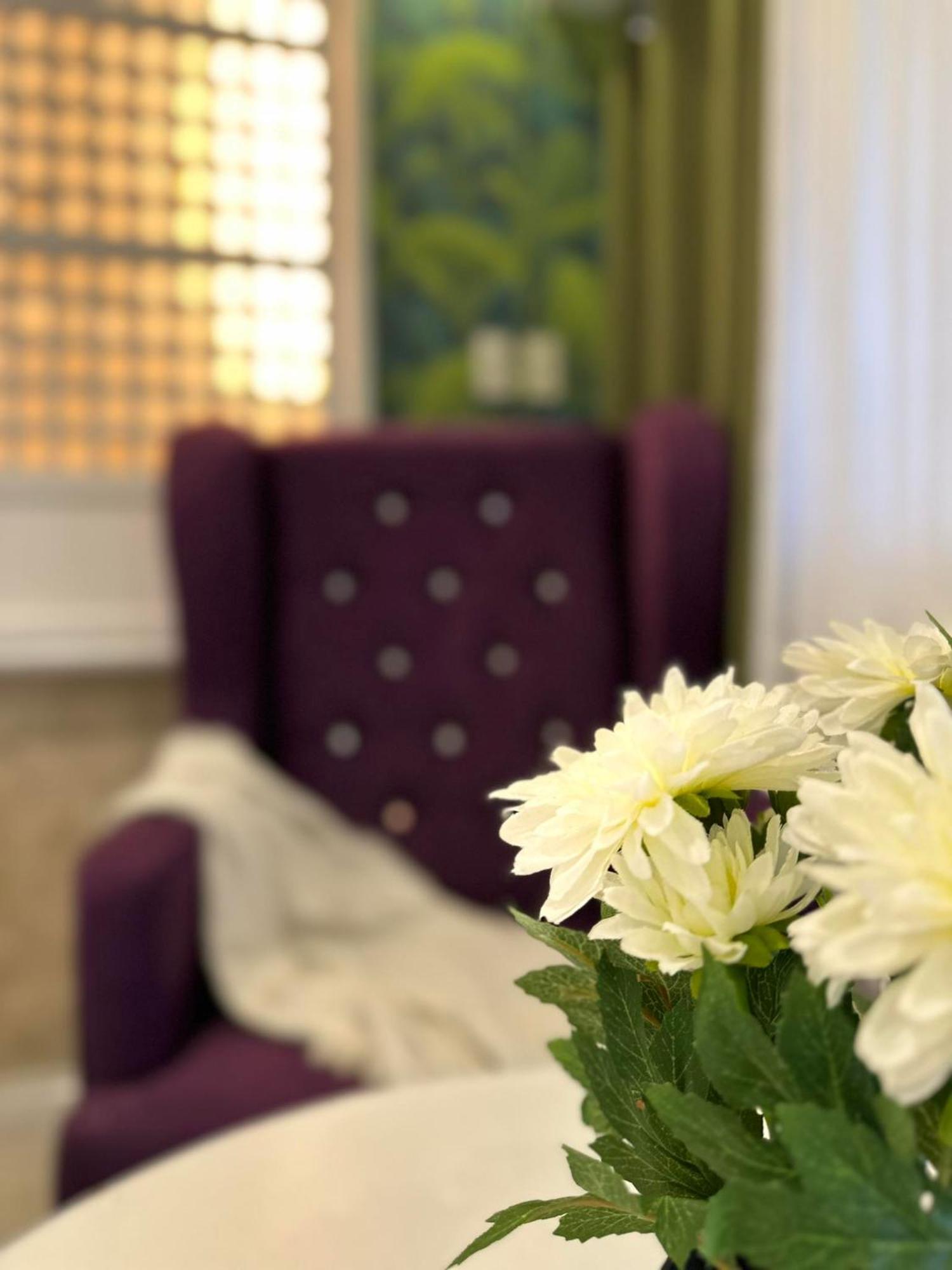 One Bedroom With Balcony By Christine Suites Ph In Greenbelt Radisson Makati City Esterno foto